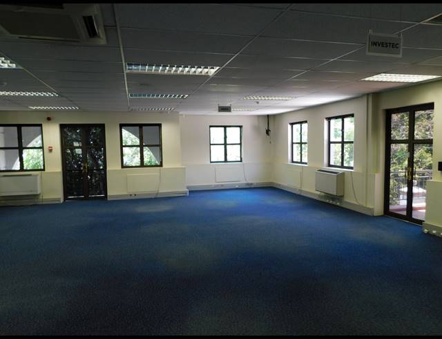 1,083M² OFFICE TO LET IN HYDE PARK